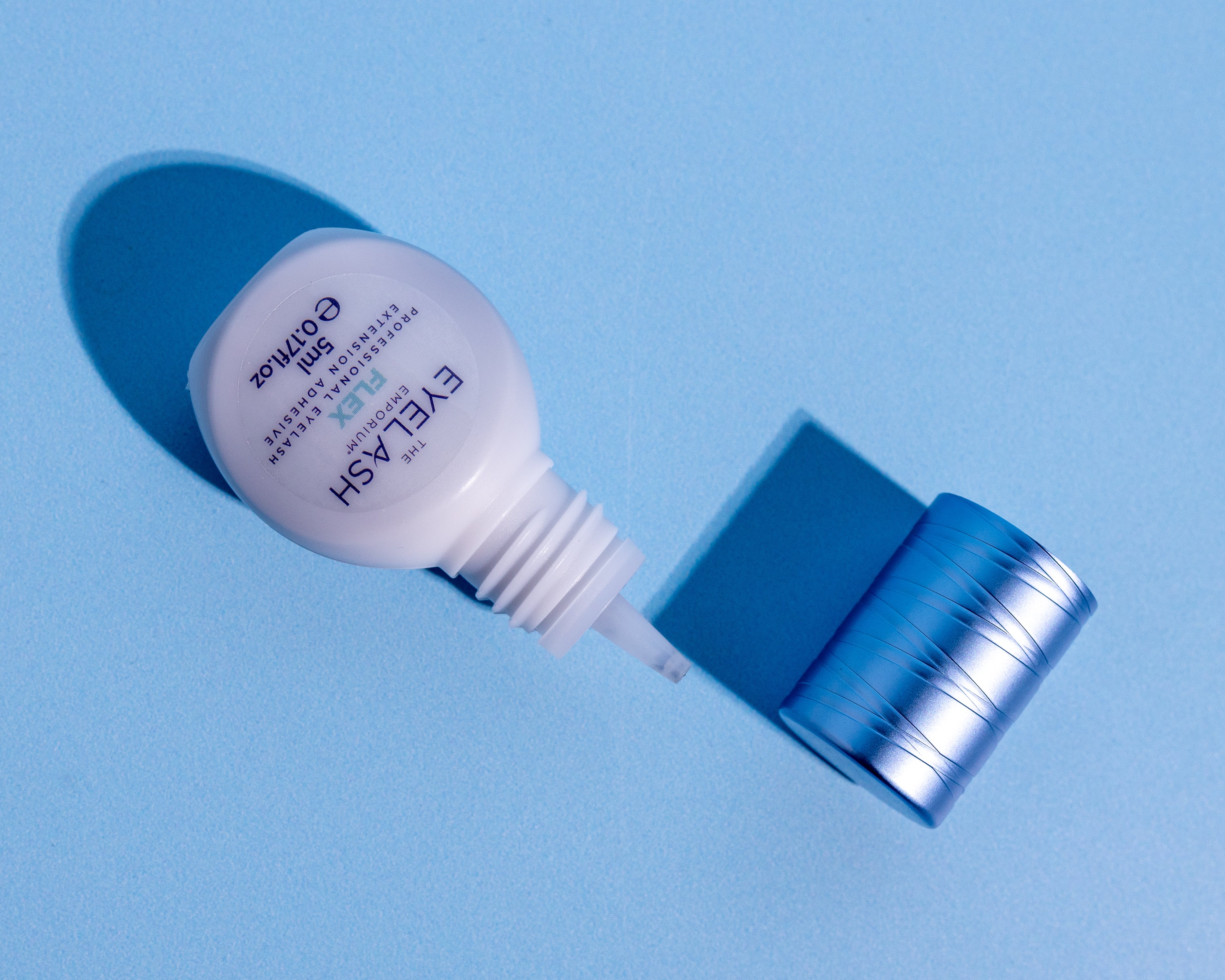 A Beginner's Guide to Choosing the Perfect Eyelash Extension Adhesive